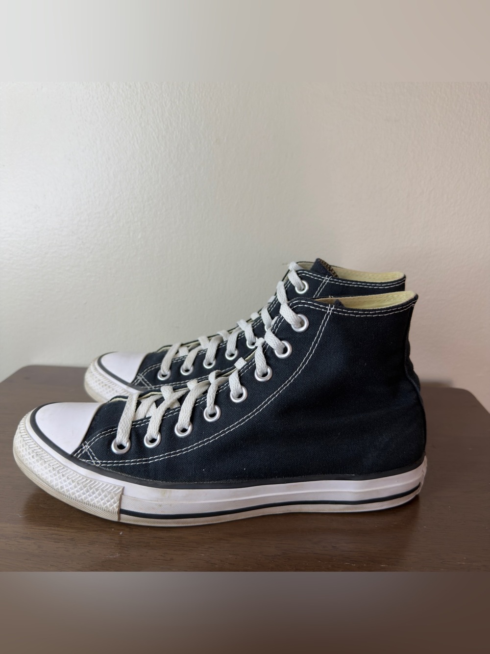 Converse Chuck Taylor Black Hi Top Sneakers 9.5 Womens